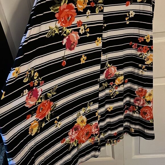 Women’s Stripe Floral Sleeveless Soft Swing Midi Dress NWT - Picture 6 of 6